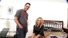 Full porn collection: Extreem geile blonde milf gelikt door buren en geneukt tot...