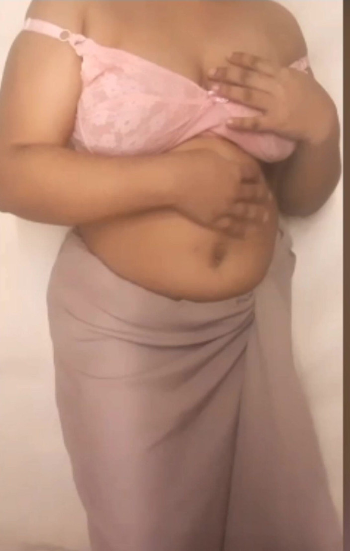 Jesmin18: Bangladeshi Sexy Bhabi Romance