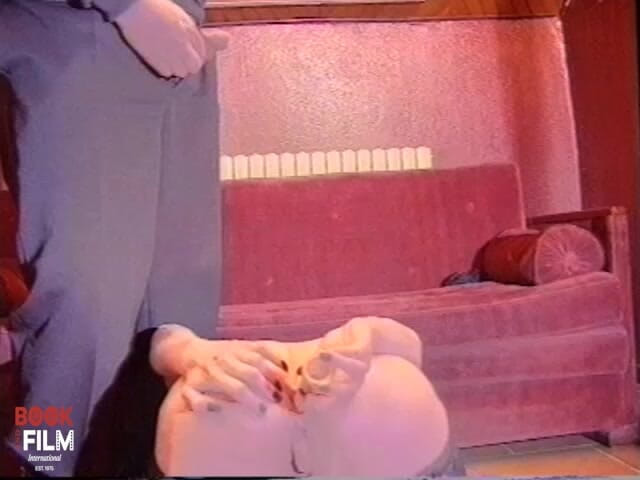 Dark room of slave seks: 服从我 - Priscilia的教育