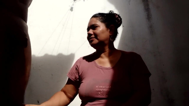 Valkyrieandluigy: Красива дружина смокче