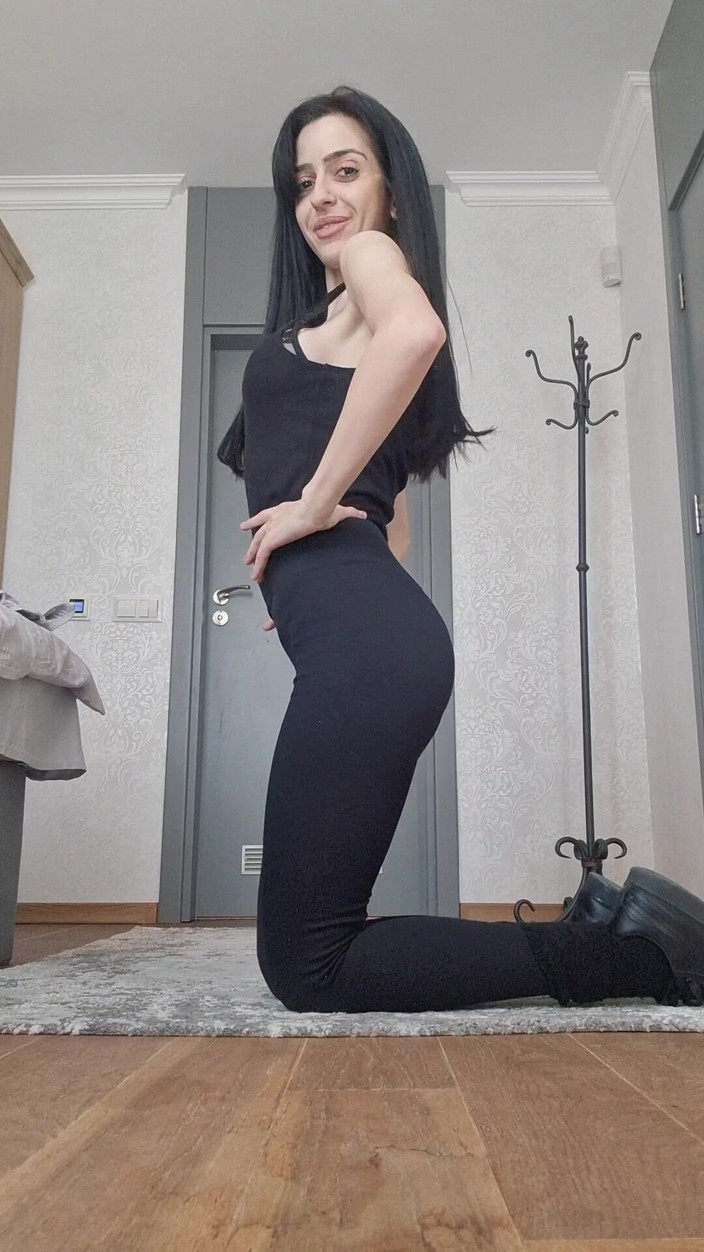 silicone_brunette: Gloriya的晨间例行公事