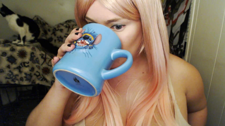 Scarlet Vixen: Game Night - Mug Chug și Burping! (wmv)