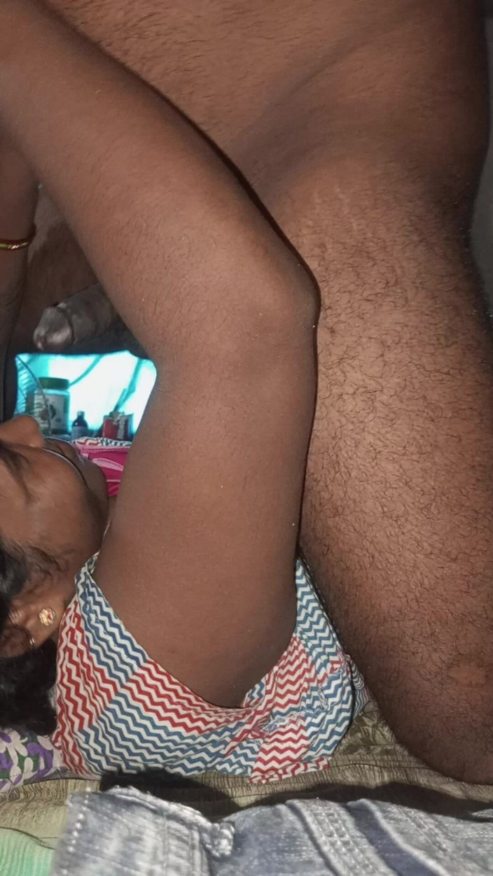 YangZi 69: La mia matrigna squirta sempre dalla sua figa quando la...