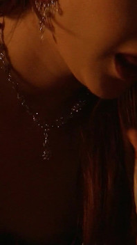 Asyalı sıska genç kita dairede büyük yarakla sikiliyor