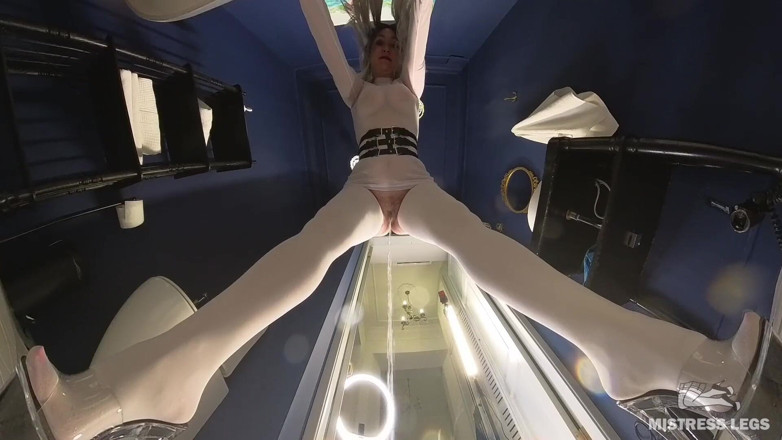 Mistress Legs: Ты стала туалетом для госпожи в белых чулках и на высоких каблуках