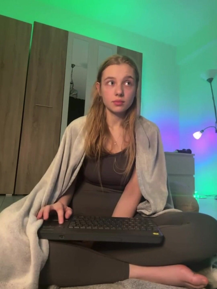 JuiceLussie: Jezte moji pannu Chutnou kundičku, zatímco já to masturbuji