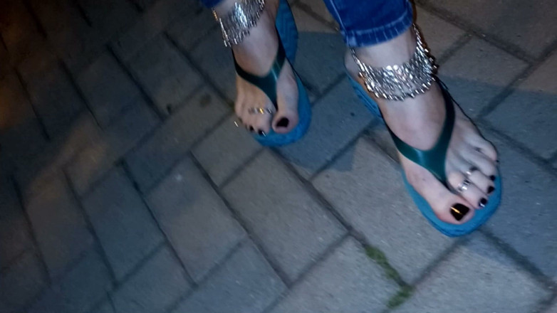 Heelex: Feet Lover in Sexy Platform Flip Flops