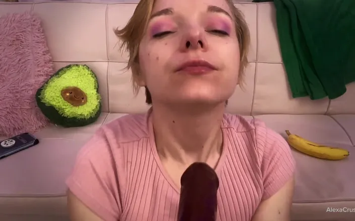 AlexaCrush: Cô trông trẻ Chuối Bangin