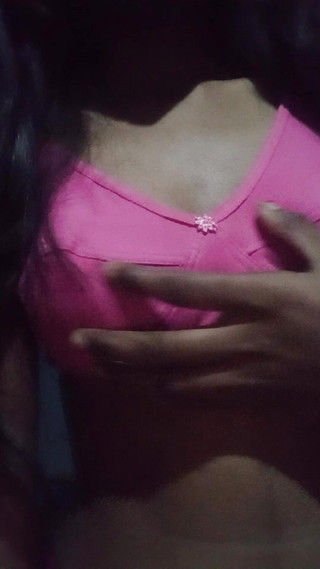 priya324: Vysokoškolská přítelkyně ukazuje celé tělo v hostelu