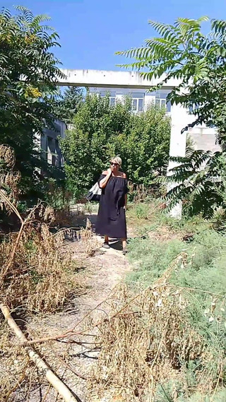 Crazyfamily 1970: Bir yabancı beni parkta mastürbasyon yaparken izledi, sonra beni bir şantiyeye...