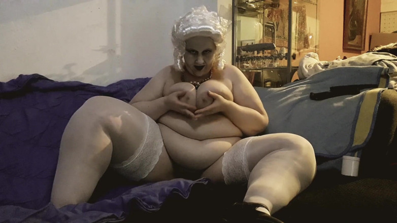 Theotryl Karcelyne: Lady Karcelyne masturbate