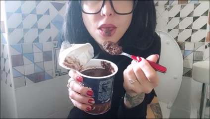 savannahamatoriale: Tôi yêu sô cô la của mình khi tôi đang ở trong...