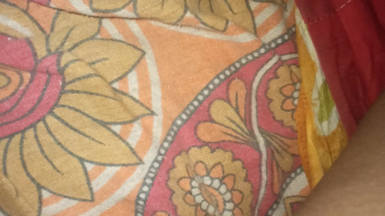 Raja puja: Matrigna che scopa. È stata sorpresa e scossa