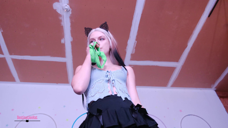 Destination Kat: Кегель танцует на мяче