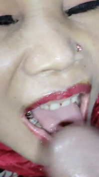 Fată indiancă sexy din sat XXX scenă video cu spermă în gură.