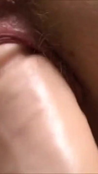 La mora gioca con il dildo