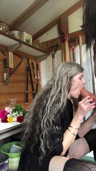 Aku lagi asik sama bigfoot di yoniku! Maxxximummilf