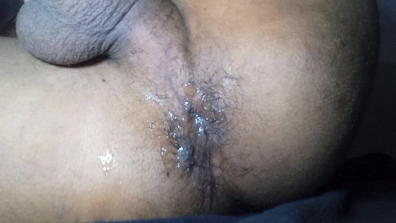 Anna Deo: Náctiletý chlapec se ošukal do zadku ve své ložnici