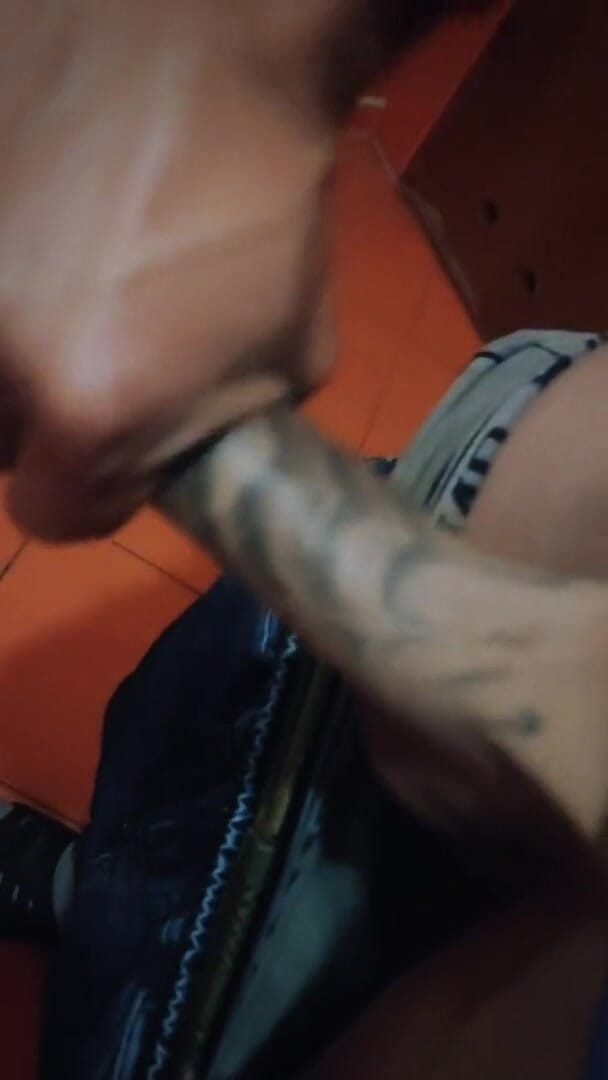 Hard big Tatooed cokk!: 愛する