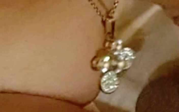 Milfta boohot: Bắn nước từ máy bay bà già trưởng thành cảm...
