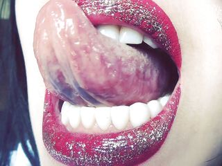 Goddess Misha Goldy: 吸我的口气并崇拜我的嘴唇