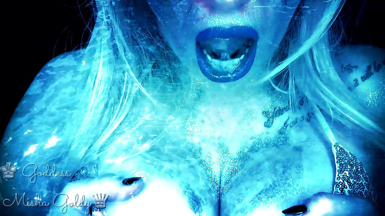 Goddess Misha Goldy: Kejam Siren akan memikat awak dan menelan hidup (kesan khas ditambah)