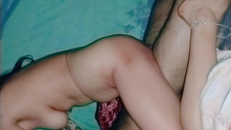 NituRandi94: Desi macecha facefuck s přítelem na koni, šukání zezadu