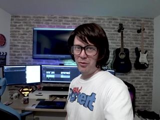 Nerd Pervert: Eve King- Fresh Amateur Takes Some Nerd Cock