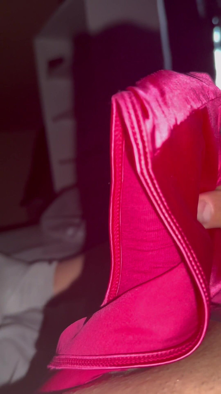 Bigbrook45: Celana dalam silky merah