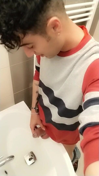 Idmir Sugary: Lazy to Go to the Toilet, so I Piss to...