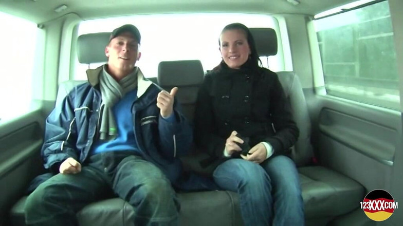 123XXX - Fucked Amateurs in Germany!: Fata este agățată pentru o acțiune sexy într-o dubă