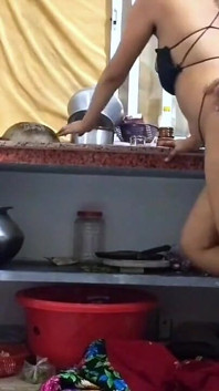 Saya Cuba Begitu Keras Untuk Menarik Perhatian Adik ipar saya, tetapi abang ipar saya melakukannya dengan baik sehingga dia basah pepeknya