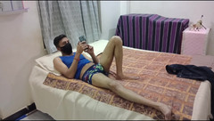 UltraHotBoy69: Desi roztomilý kluk v plné náladě