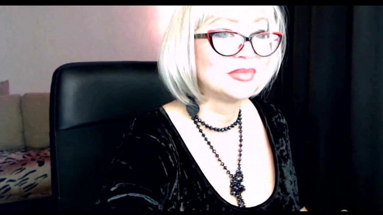AimeeParadise: Aimee Milf fierbinte: mama mea vitregă este curva mea webcam...
