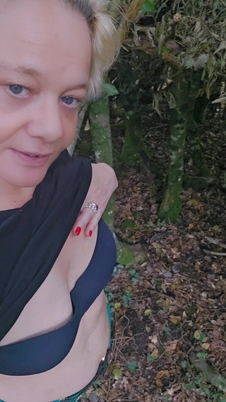 Sofy13: Ești alături de mine în pădure