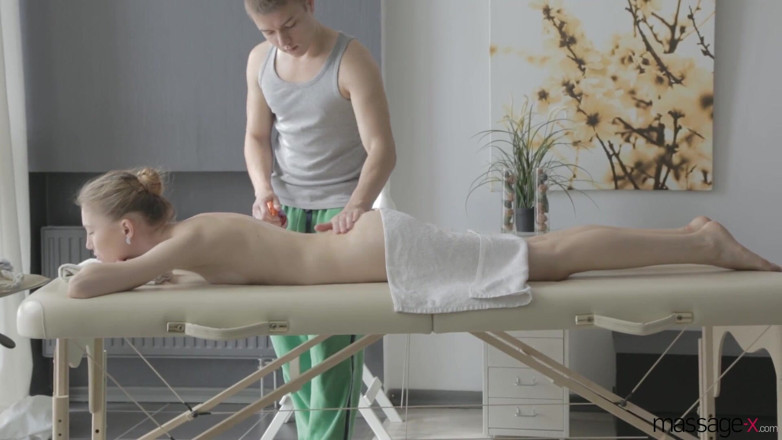 Massage X: Desire between her legs