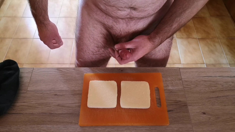 Cicci77: Cicci77 prepares sandwiches with sperm for his friends !!