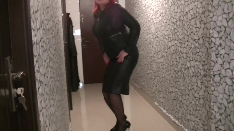 SassyTiff: Goddess Andreea - photoshooting 2 and humiliation the toilet
