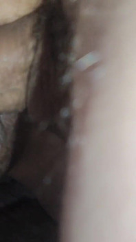 Masturbation anale et sexe poilue