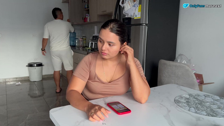 MaRaSexx: Meu meio-irmão não para de flertar com minha namorada