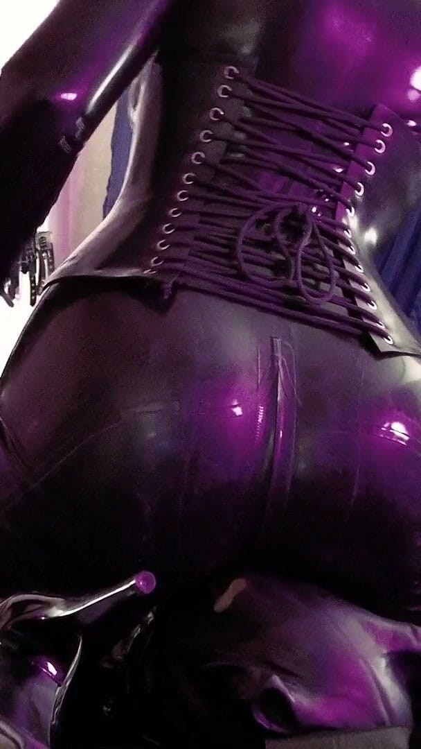 Eva Latexxx: 에바 라텍스 페티쉬 여주인의 풋잡 BDSM Pvc 노예 하이힐 부츠를 신은 펨돔