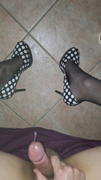 Sissy Slut in Stockings Cums on Heels