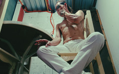 Raba erre elle: Prima della sua espulsione, l'infermiera viene nella navigazione - Raba Erre...