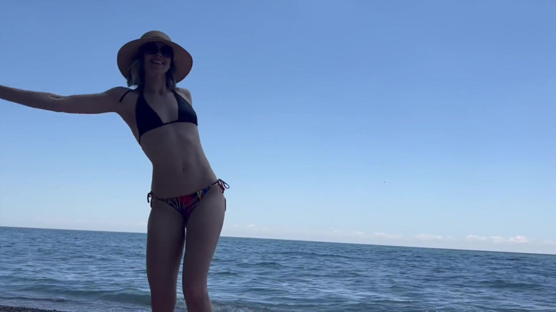 Serenity Cox: Wife Fucks Husband and His Friend on Beach and Gets...