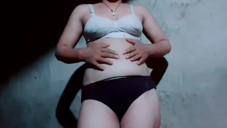 TricolorMusic3: College flicka i hemlighet videosamtal sin pojkvän på videosamtal genom...