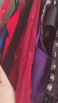 Tengo una buena selección de atuendos para hacer costumbres, o eres bienvenido a comprarme nuevos atuendos y haré una costumbre gratis