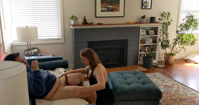 Jess and James TOYST: Sex Tape # 16 - Quebrando no Novo Sofá - 5-7-2022