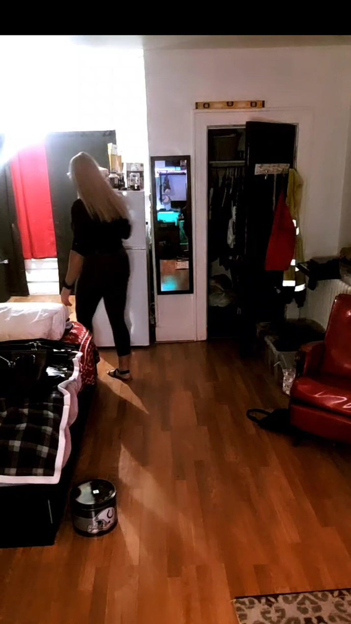 Darkfetish2k: バッドガール、カイリーが喫煙で捕まった