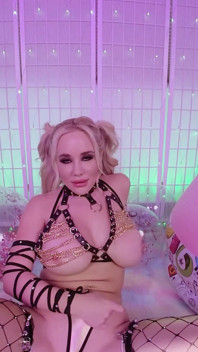 Blond flätor milf het slarvig avsugning och sperma spela POV