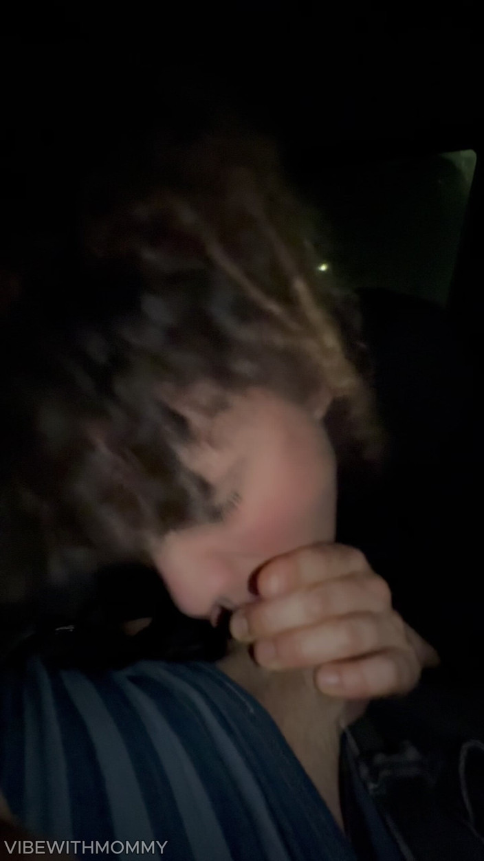 VibeWithMommy: Nejhorší porno, jaké kdy uvidíte
